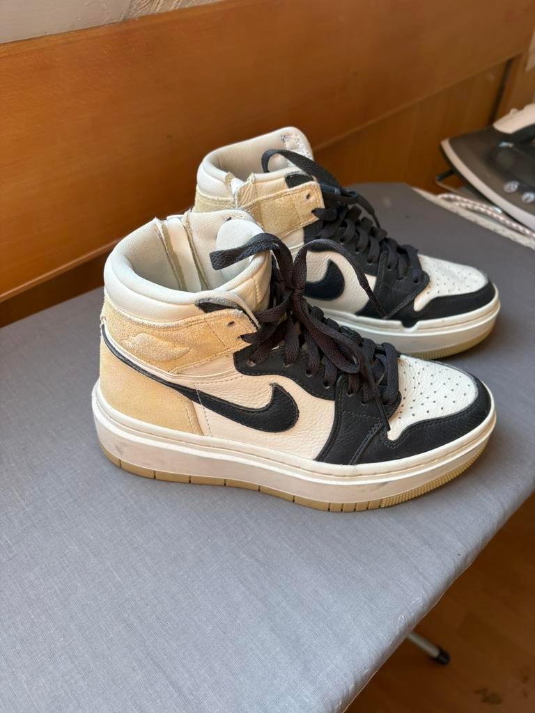Nike Jordan platform sneaker maat 37,5, Kleding | Dames, Schoenen, Ophalen of Verzenden, Grijs, Sneakers of Gympen, Zo goed als nieuw