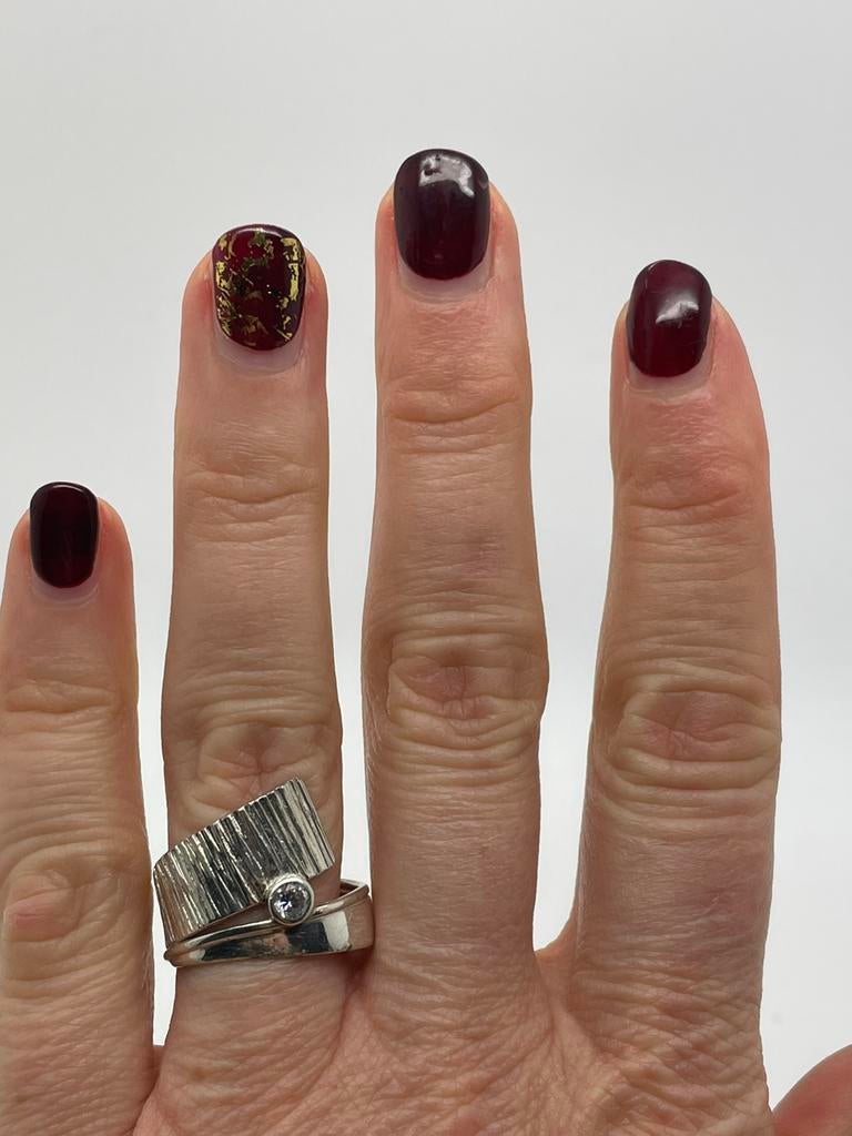 B455 Prachtige zilveren ring Finse stijl maat 18,5, Met kristal, 18 tot 19, Ophalen of Verzenden, X