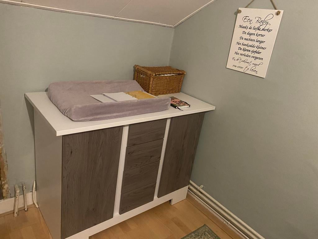 Commode met bedje, Minder dan 75 cm, Ophalen of Verzenden, Zo goed als nieuw, Opstaande rand