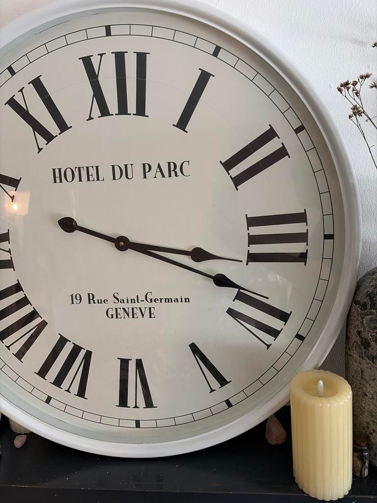 Grote Wandklok Hotel du Parc, Verzenden, Zo goed als nieuw, Analoog, Wandklok