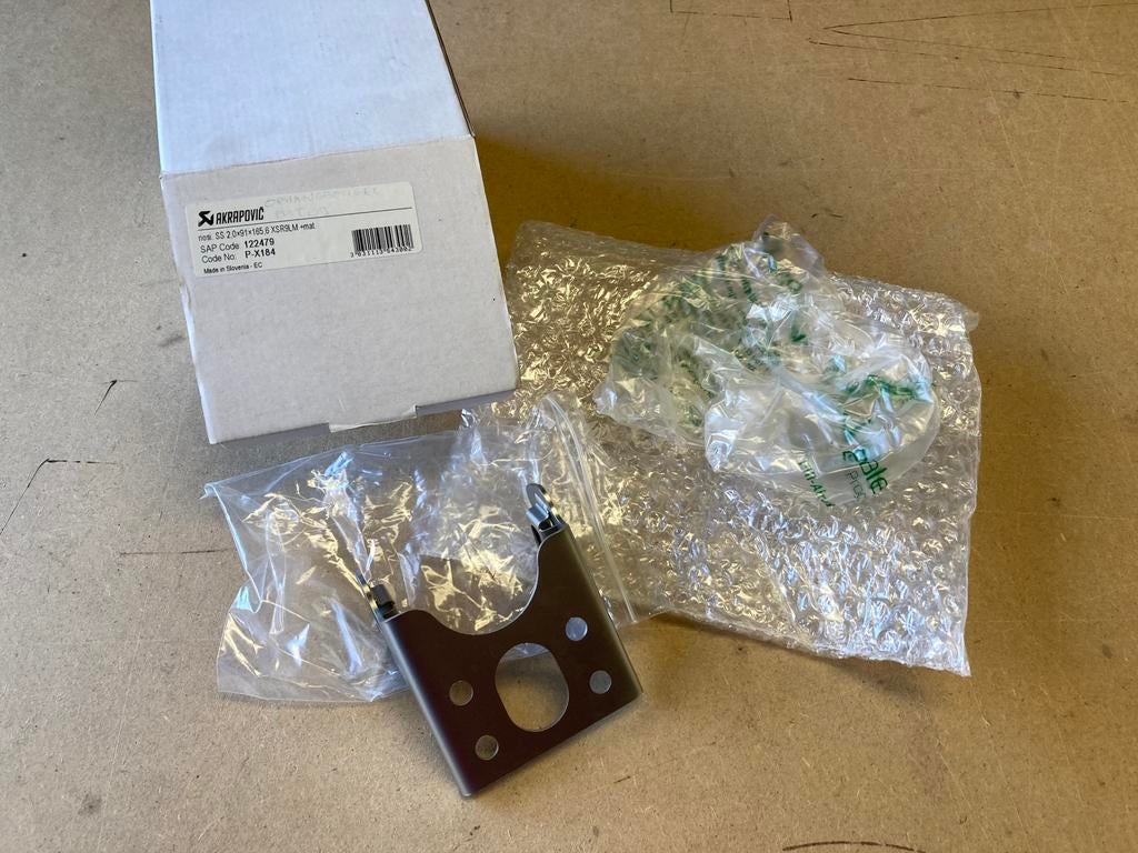 Nieuw RVS ophangbeugel AKRAPOVIC uitlaat YAMAHA XSR en MT09, Ophalen of Verzenden, Nieuw