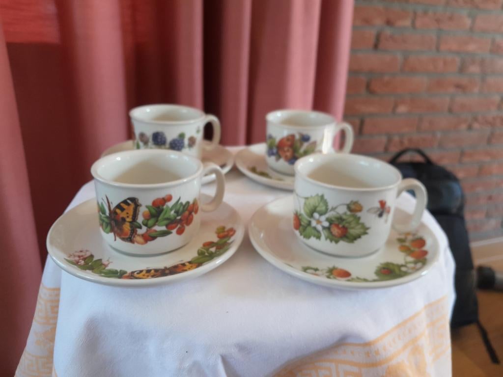 Libelle Marjolein Bastin J&G Meakin kop en schotel set, Keramiek, Ophalen of Verzenden, Zo goed als nieuw, Overige stijlen