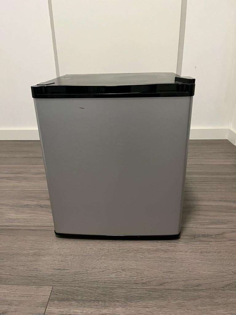 Mini koelkast, Witgoed en Apparatuur, Koelkasten en IJskasten, Ophalen, Minder dan 75 liter, Zonder vriesvak, Gebruikt