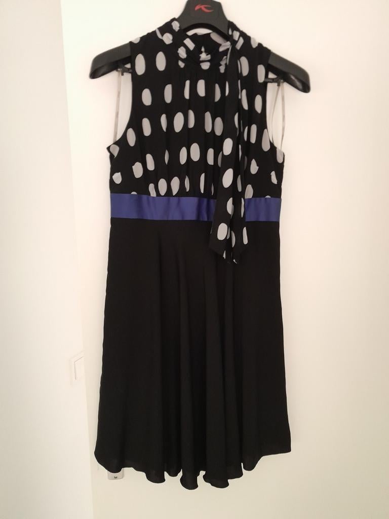 Steps jurk. Zwart, wit en blauw. Maat 42., Kleding | Dames, Jurken, Zo goed als nieuw, Maat 42/44 (L), Zwart, Knielengte, Ophalen of Verzenden