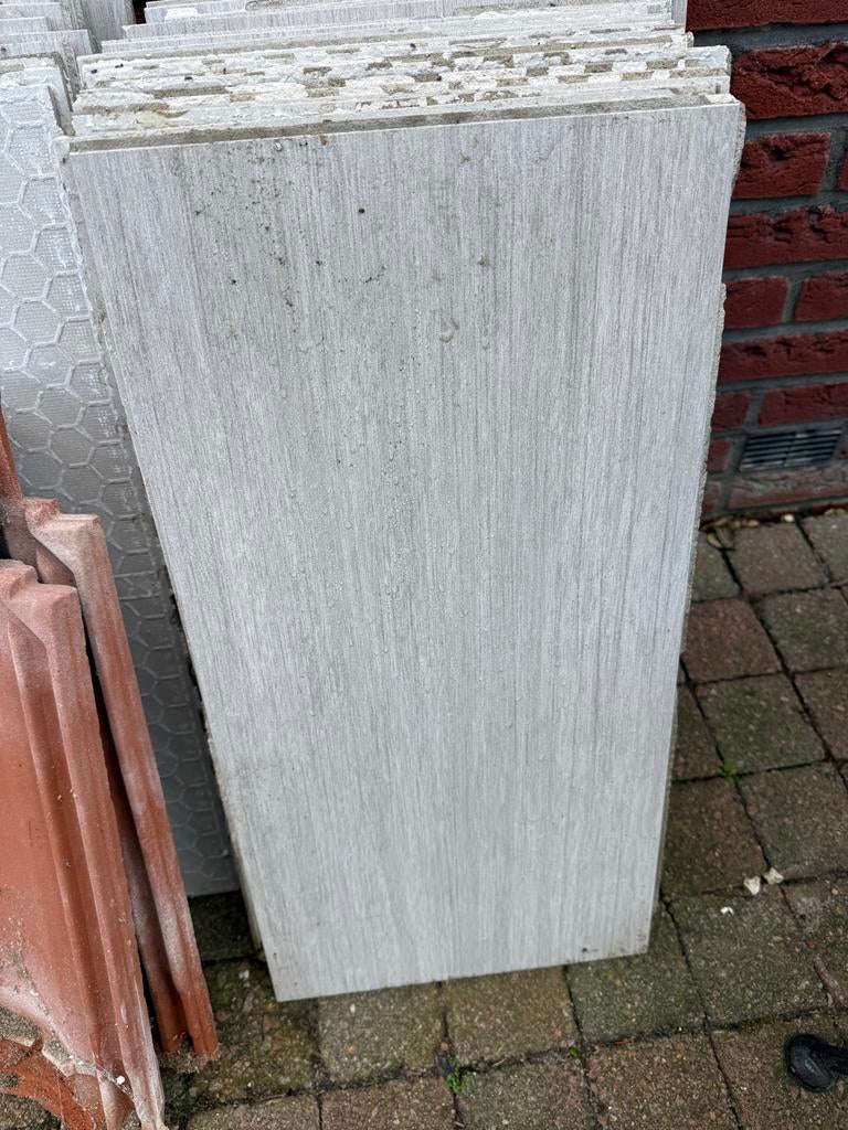 36 Grijze tegels met leisteen effect., Ophalen, 40 tot 60 cm, Gebruikt, Keramiek