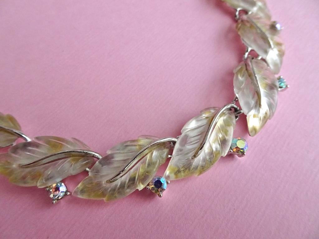 jwg Vintage 50s blaadjes ketting geel aurora borealis strass, Verzenden, Overige materialen, Oorbellen