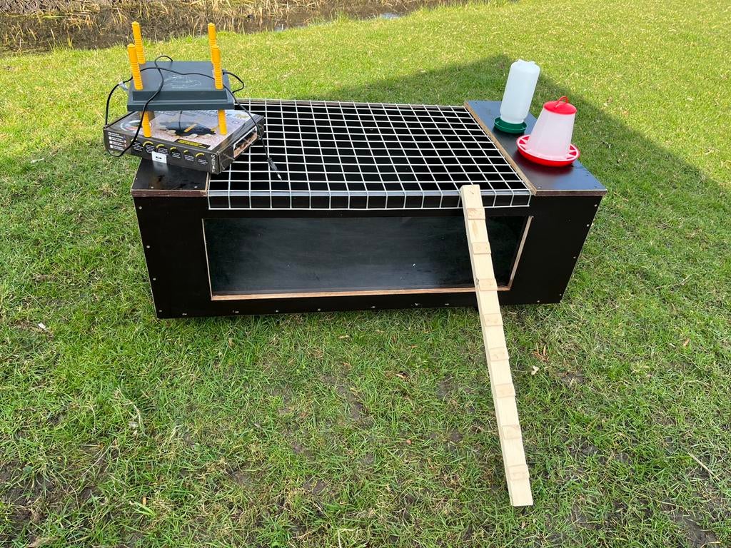 Kuiken hok/ophok bak met accessoires, Ophalen, Zo goed als nieuw, Overige typen