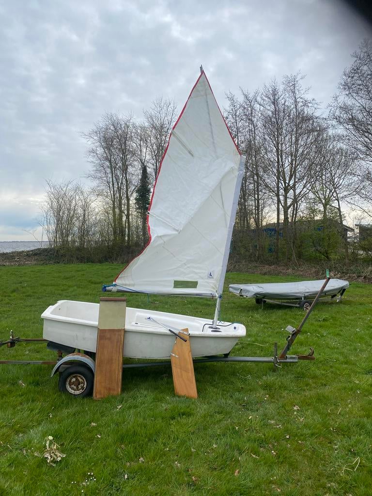 Dubbelwandige Optimist - compleet & zeilklaar met trailer, Watersport en Boten, Open zeilboten, Ophalen, Geen motor, Gebruikt