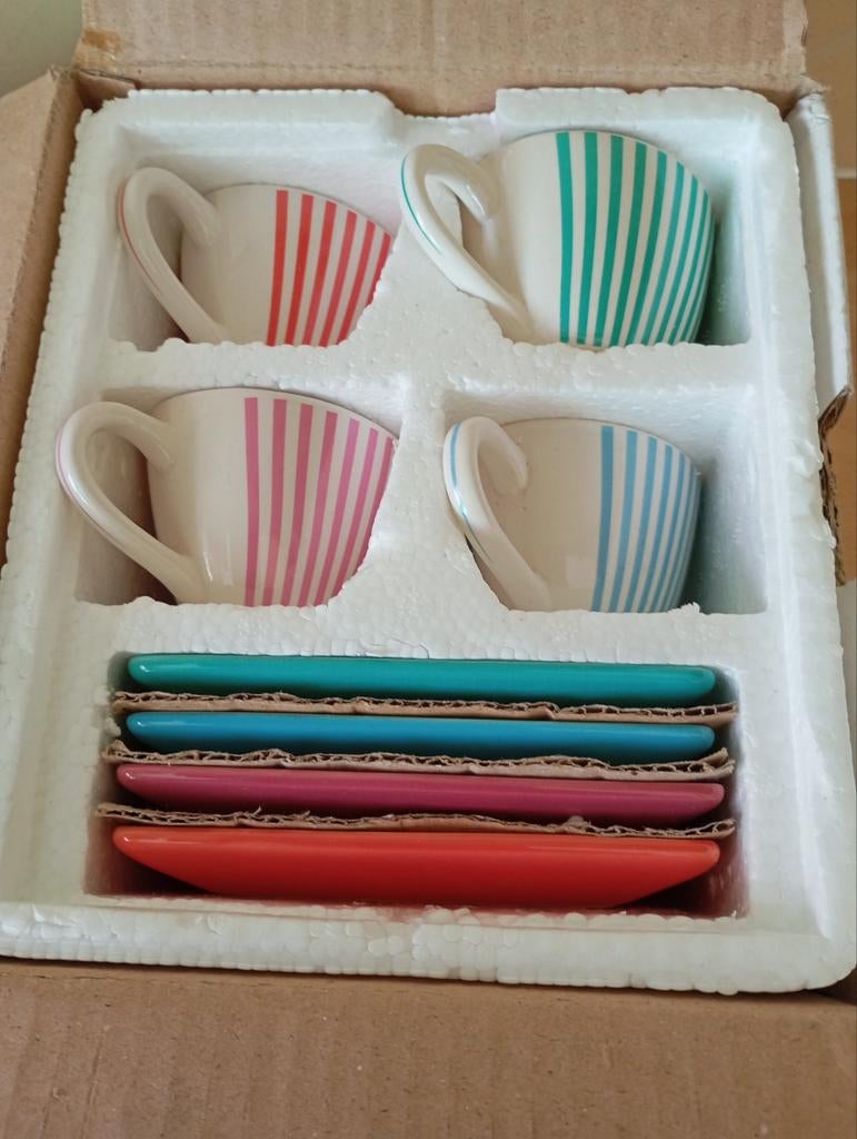 Espresso kop & schotels Yves Rocher, Sieraden, Tassen en Uiterlijk, Ophalen of Verzenden, Nieuw, Overige typen