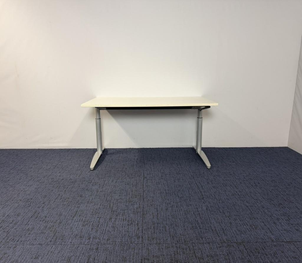 Bureau Palmberg (slinger) - wit blad - 140 x 80 cm., Ophalen, In hoogte verstelbaar, Gebruikt, Computerbureau