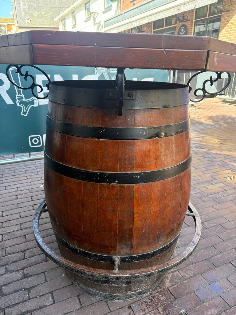 Houten tafel met ton, Ophalen, Gebruikt, Ton, Ton@ton.com