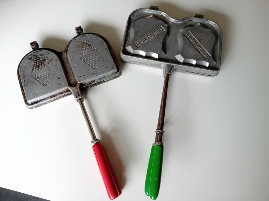 Frans Le Champenois tosti ijzer en Jaren 70 wafelijzer, Antiek en Kunst, Antiek | Overige Antiek, Ophalen of Verzenden