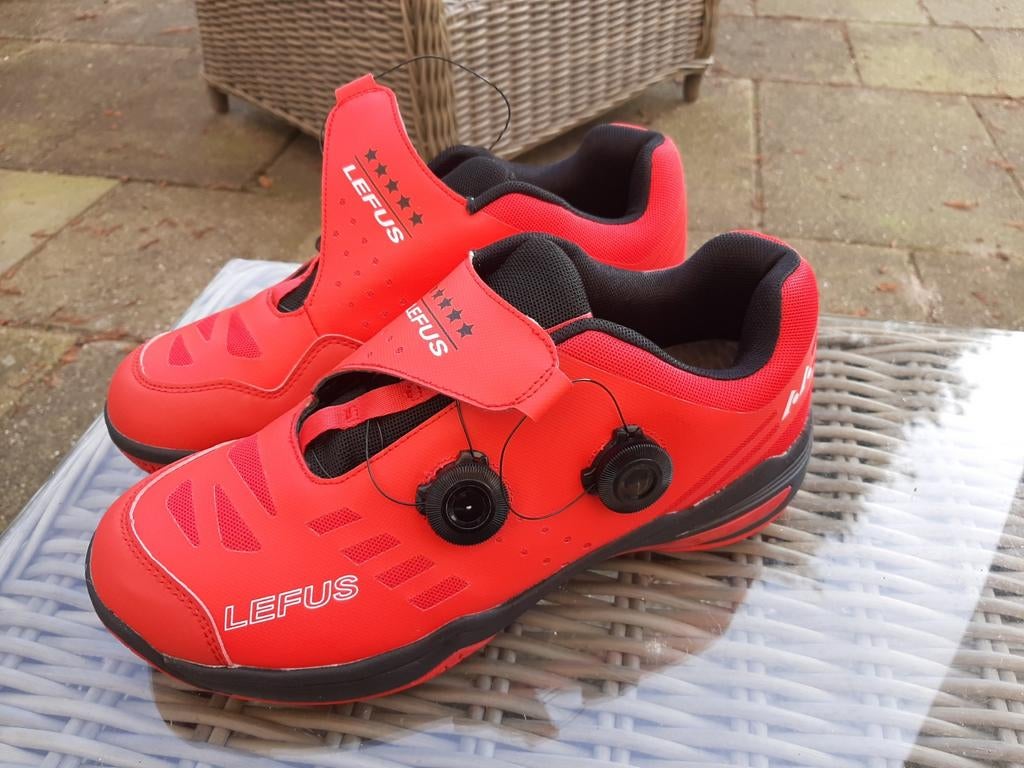 Lefus Badminton schoenen voor Dames/Heren Maat 43, Kleding | Heren, Schoenen, Ophalen of Verzenden, Zo goed als nieuw, Zwart