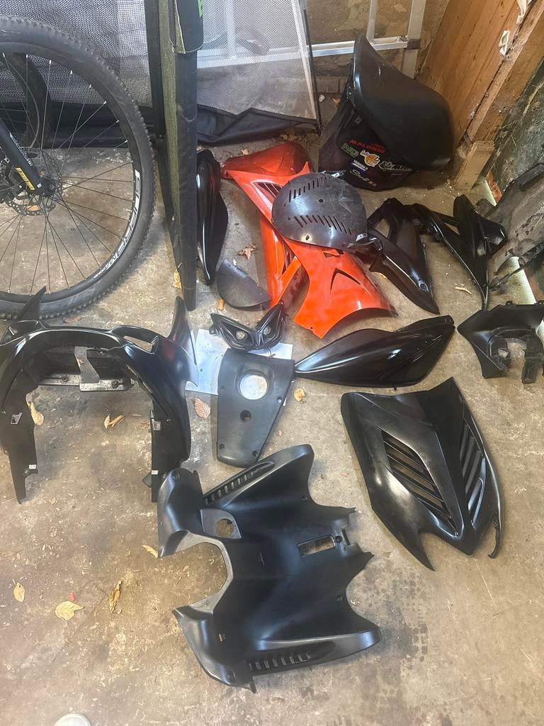 Yamaha Aerox kappen set compleet met zadel en LED lampen, Fietsen en Brommers, Brommeronderdelen | Scooters, Ophalen of Verzenden