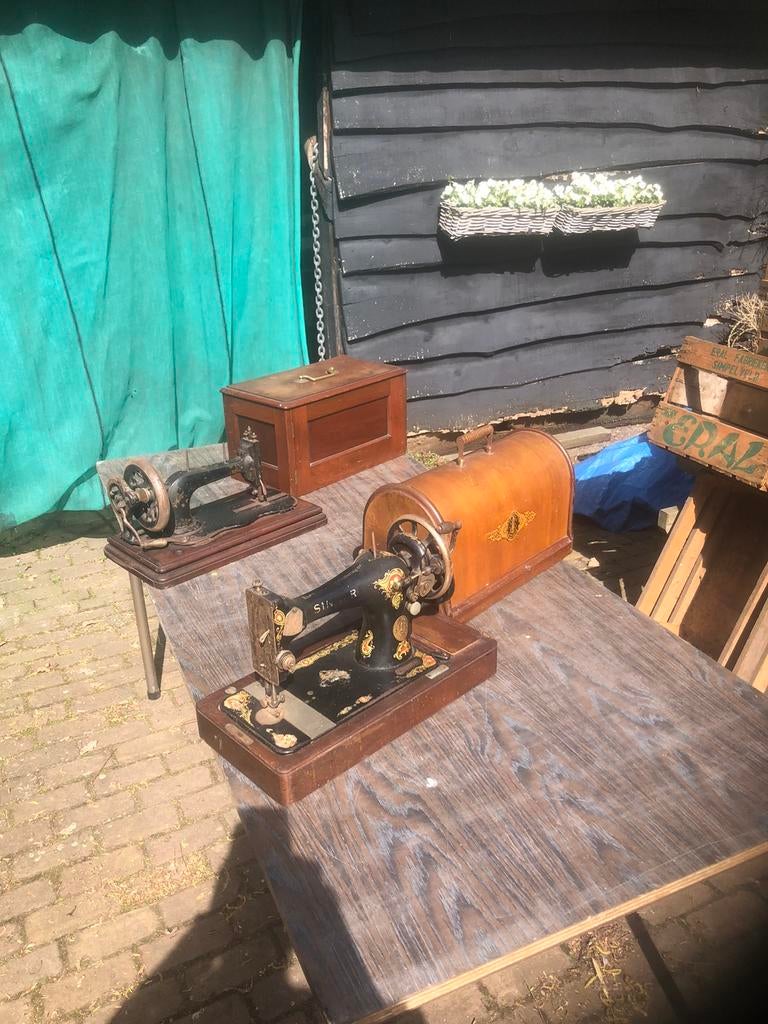 Tafel naaimachine (2x), Ophalen, Gebruikt, 2 zitplaatsen