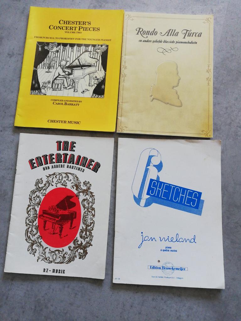 4 pianoboeken met leuke voordracht stukken, Muziek en Instrumenten, Bladmuziek, Klassiek, Ophalen of Verzenden, Zo goed als nieuw