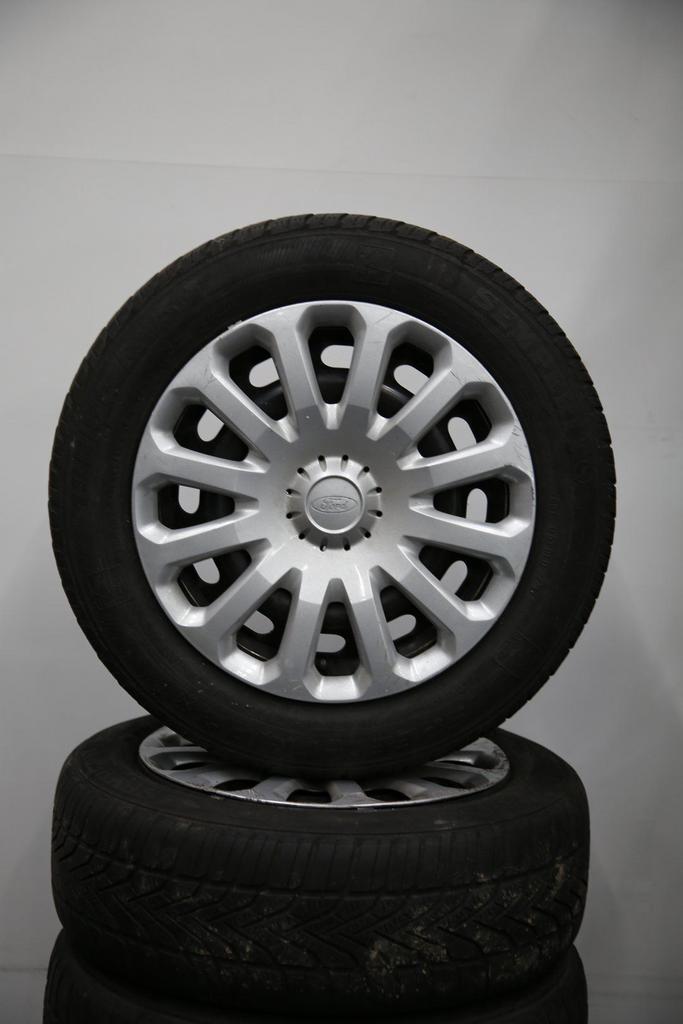 Winterbanden stalen velgen Ford Kuga, Gebruikt, 15 inch, -, -