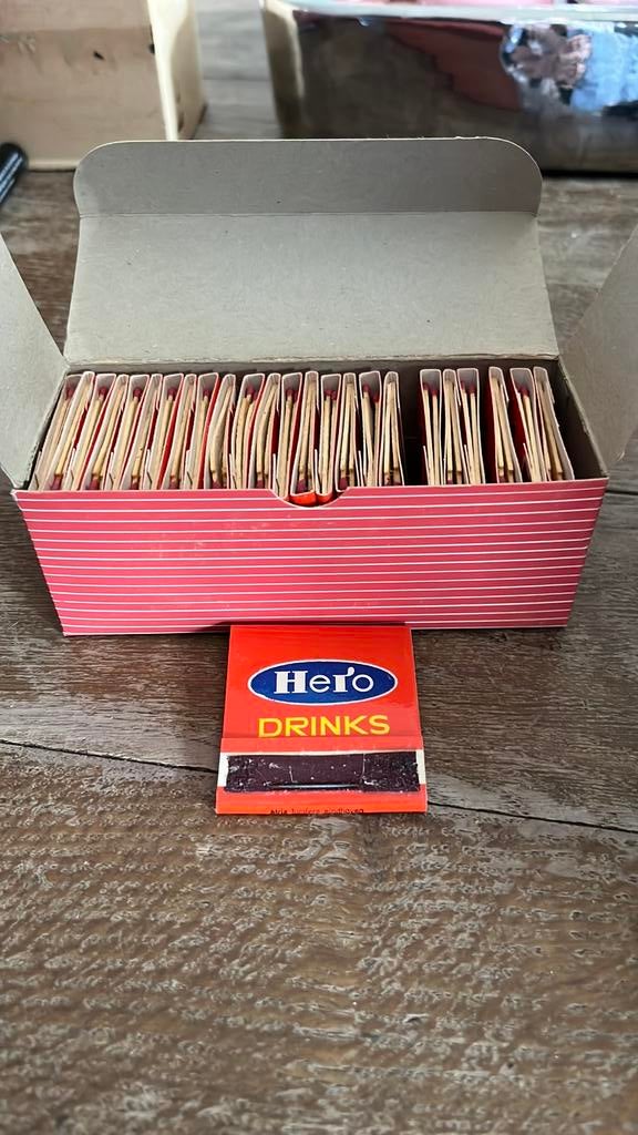 Doosje vol oude lucifer boekje van Hero Drinks, Ophalen of Verzenden, Nieuw, Luciferdoosjes of -merken