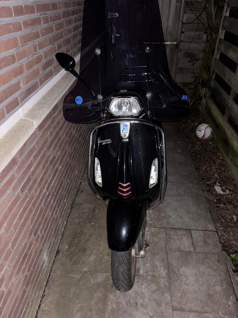 Vespa sprint 2016 Glans Zwart, Gebruikt, Overige modellen, Maximaal 45 km/u, Ophalen of Verzenden