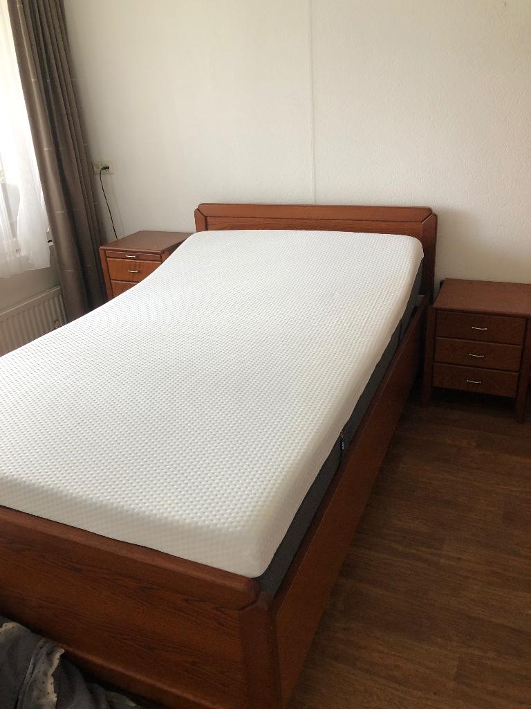 Senioren bed elektrisch, Ophalen, Eenpersoons, Bruin, 120 cm