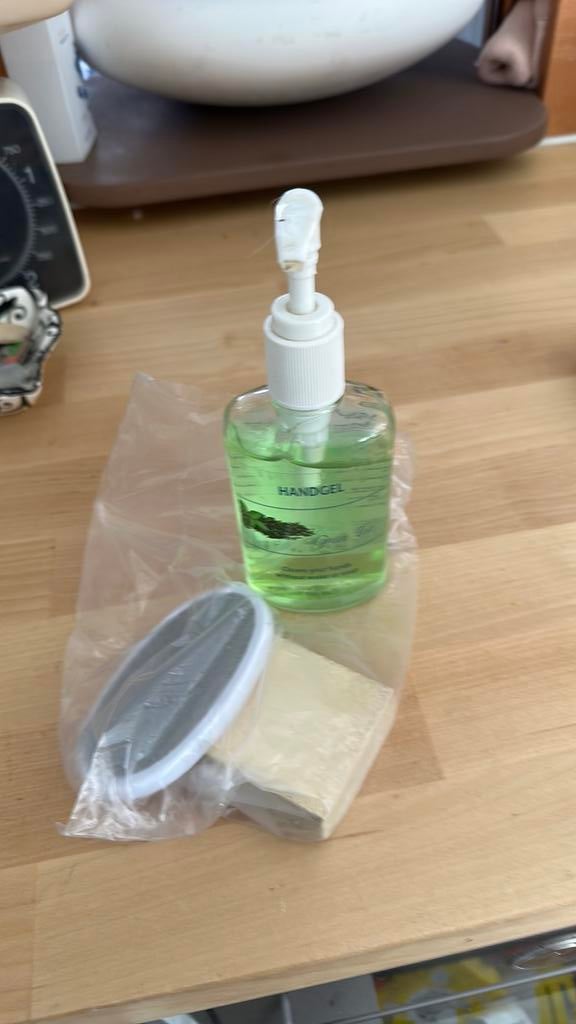 Gratis handgel en voetzool schraper, Ophalen, Zo goed als nieuw, Miniatuur