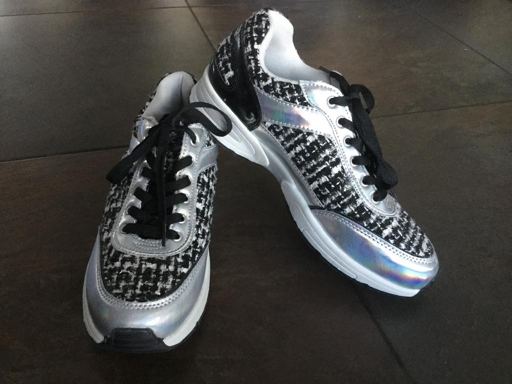 Leuke sneakers nieuw maat 40, Zwart, Nieuw, Ophalen of Verzenden, Sneakers of Gympen