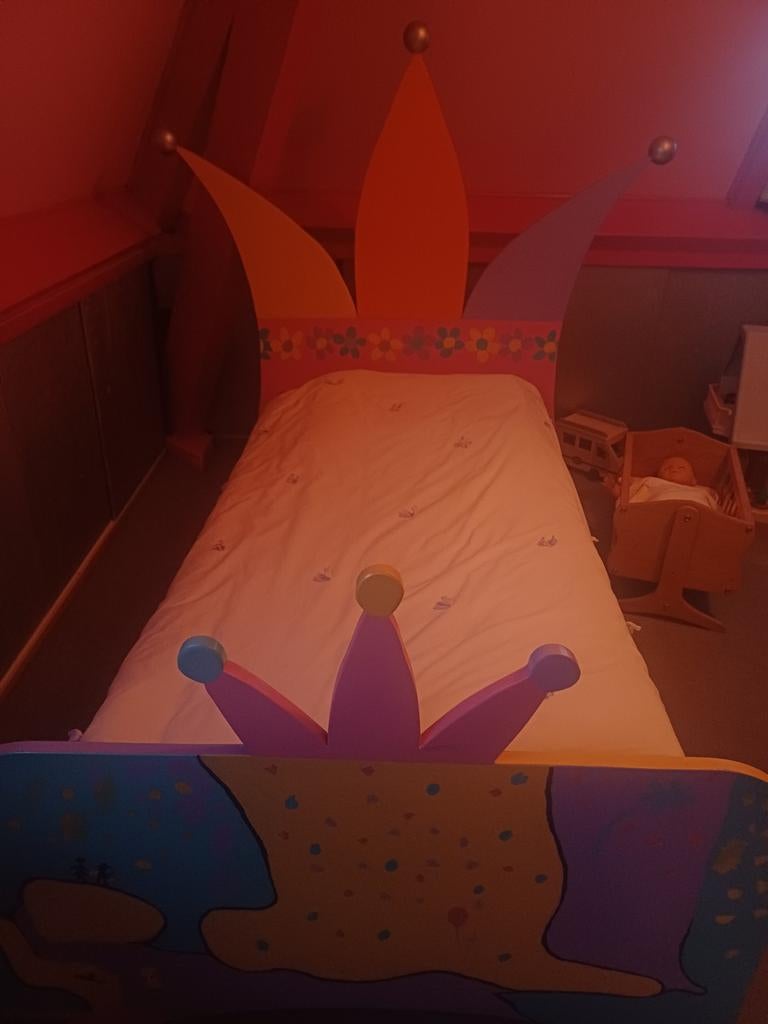 Uniek prinsessenbed, Kinderen en Baby's, Kinderkamer | Bedden, Ophalen, Gebruikt, 160 tot 180 cm, 85 tot 100 cm