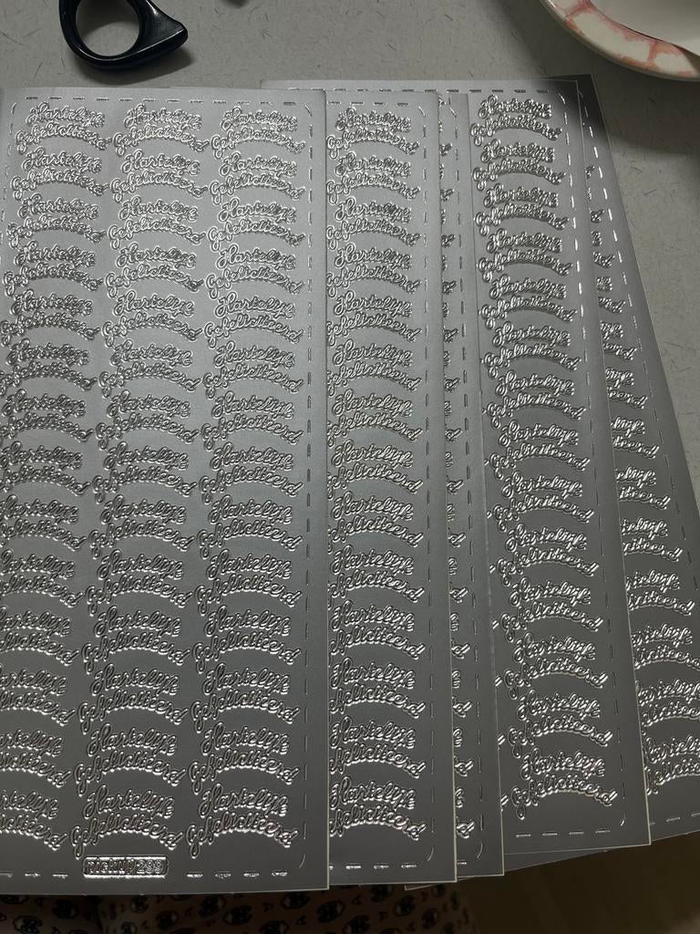5 stickervellen Hartelijk gefeliciteerd zilver, Hobby en Vrije tijd, Ophalen of Verzenden, Nieuw