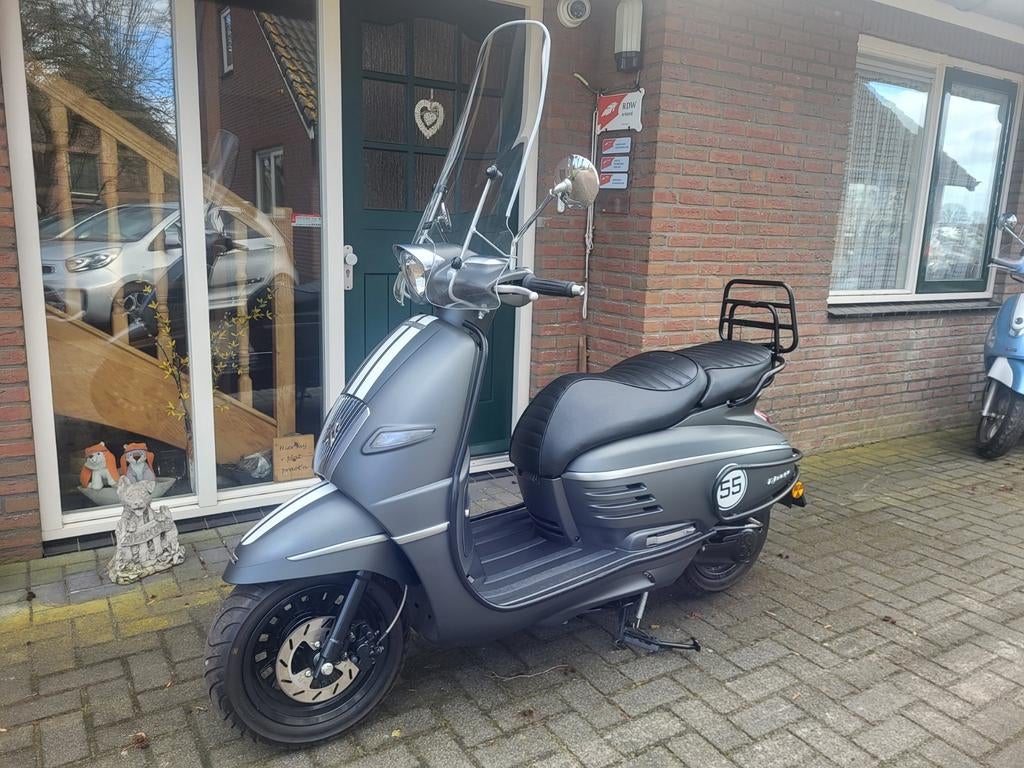 Peugeot Django premium 2024/1.600km/full option/Garantie, Fietsen en Brommers, Scooters | Peugeot, Ophalen, Zo goed als nieuw