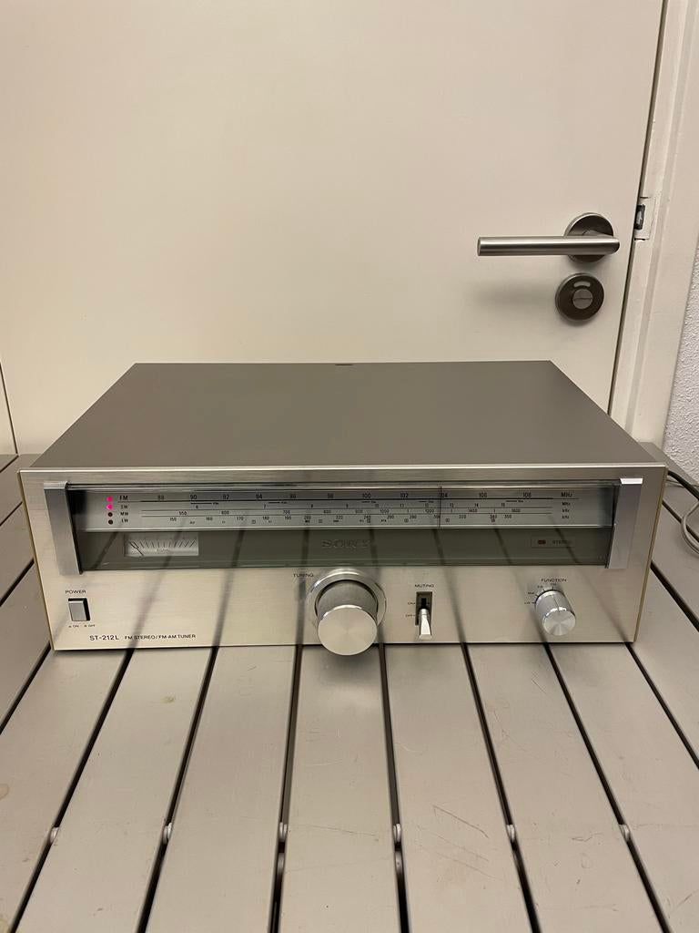 Sony ST-212L vintage tuner FM/MW/LW/KW stereo zilver, Ophalen of Verzenden, Gebruikt, Analoog