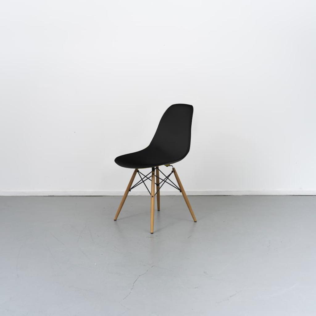 10x Vitra Eames DSW stoel Zwart - Essenhout, Huis en Inrichting, Stoelen, Niet ingevuld, Zwart, Niet ingevuld, Ophalen of Verzenden