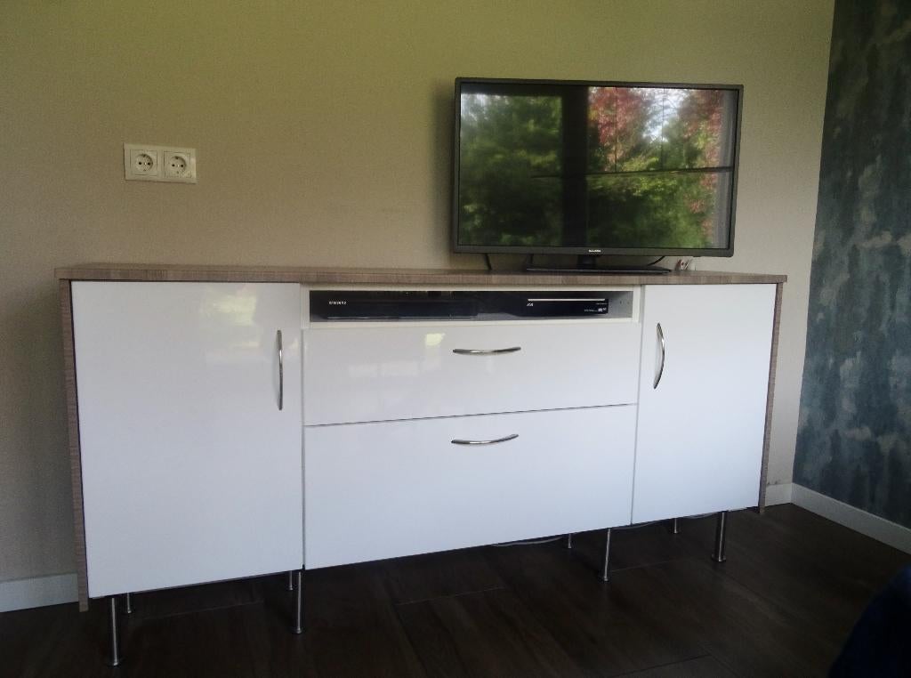 Modern Dressoir IKEA RINGHULT in hoogglans wit, Ophalen, 150 tot 200 cm, Zo goed als nieuw, Modern