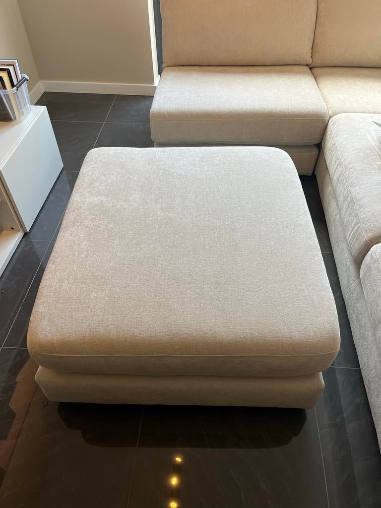 Minotti Hocker/Poef - Stijlvol en Comfortabel, Huis en Inrichting, Ophalen, Vierkant, Nieuw, 75 tot 100 cm