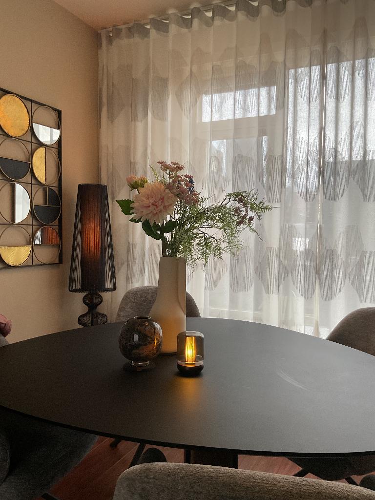 Luxe betaalbare zijden Kunstbloemen incl dure Vaas, Ophalen, Zo goed als nieuw