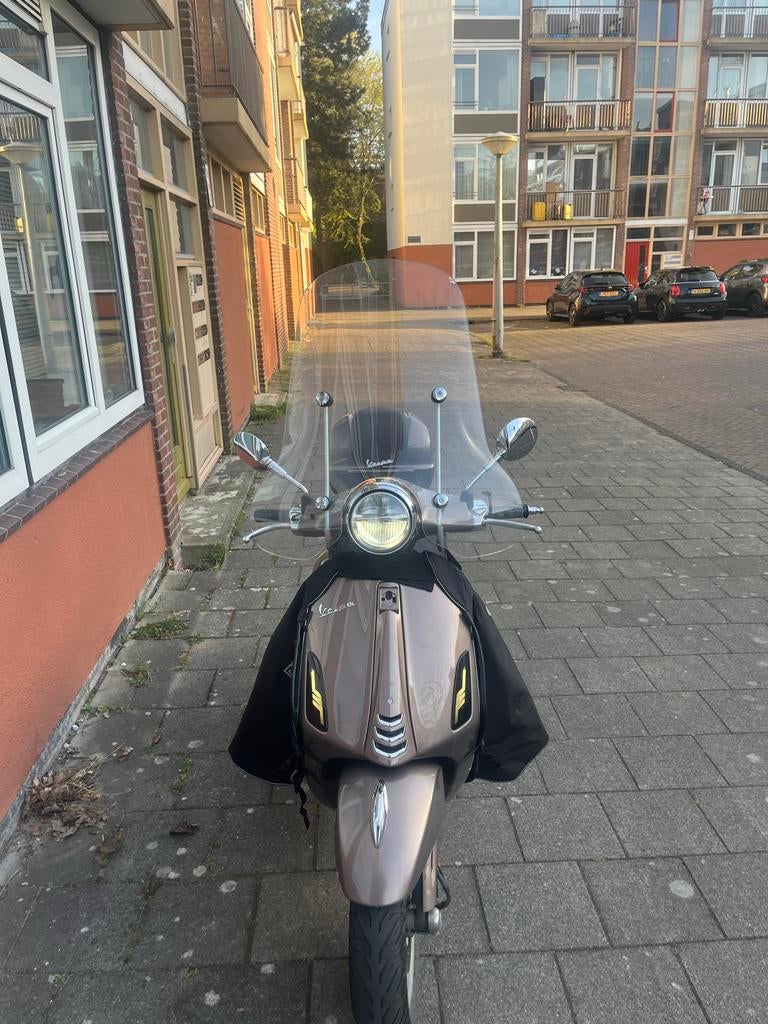 Vespa Primavera full option, 2019, met topkoffer, Ophalen of Verzenden, Gebruikt, Maximaal 45 km/u, Overige modellen