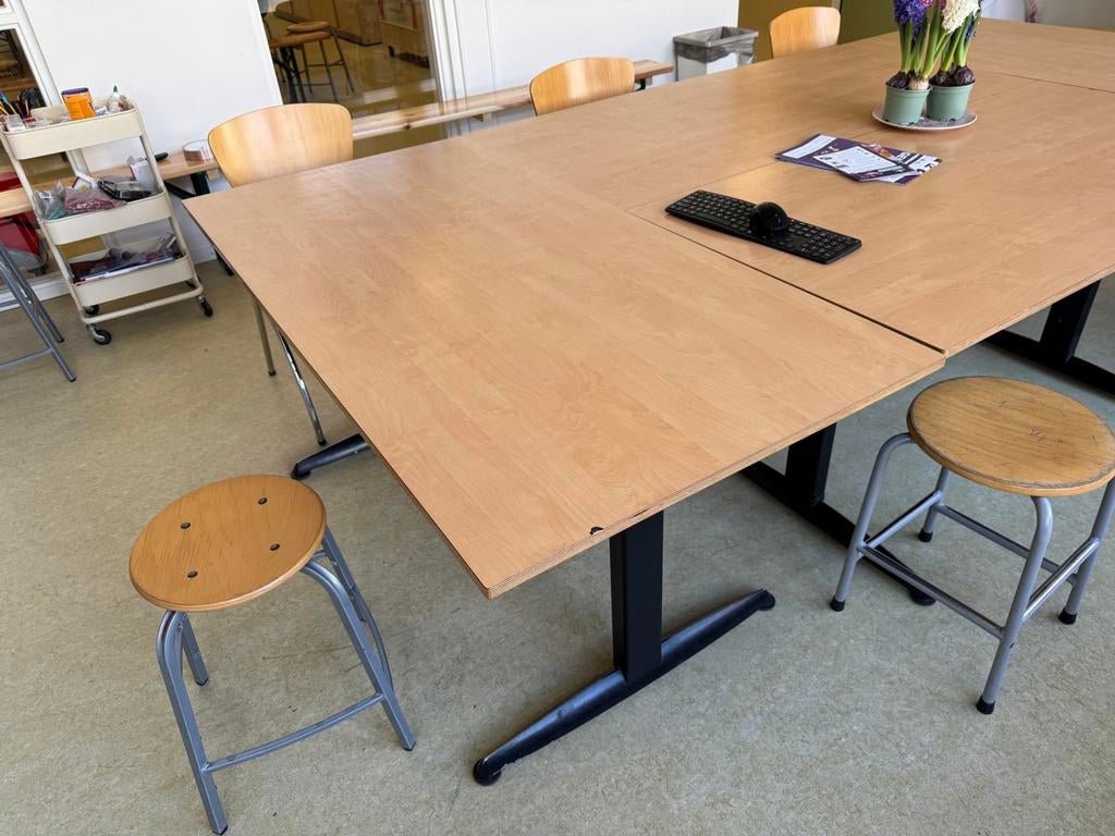 Vergadertafels met stevig zwart metalen frame. Gratis, Ophalen, Gebruikt, 100 tot 150 cm, 50 tot 100 cm