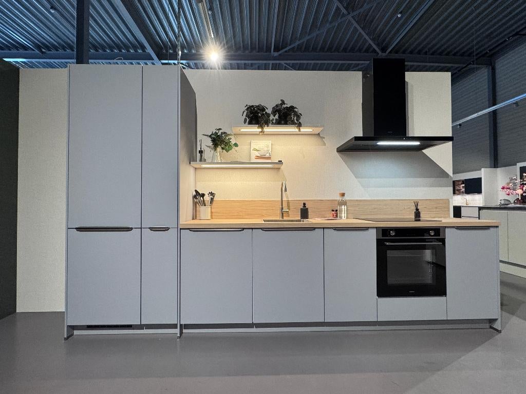 Complete showroomkeuken Nobilia Sky incl apparaten, Ophalen, Nieuw, Overige kleuren, Enkelwandige keuken