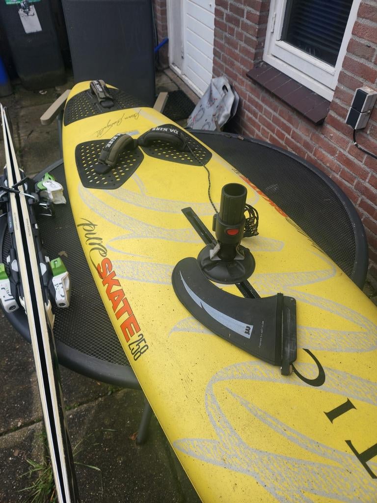 Surfplank en ski's te koop - snel ophalen!, Gebruikt, Minder dan 250 cm, Overige typen, Ophalen of Verzenden
