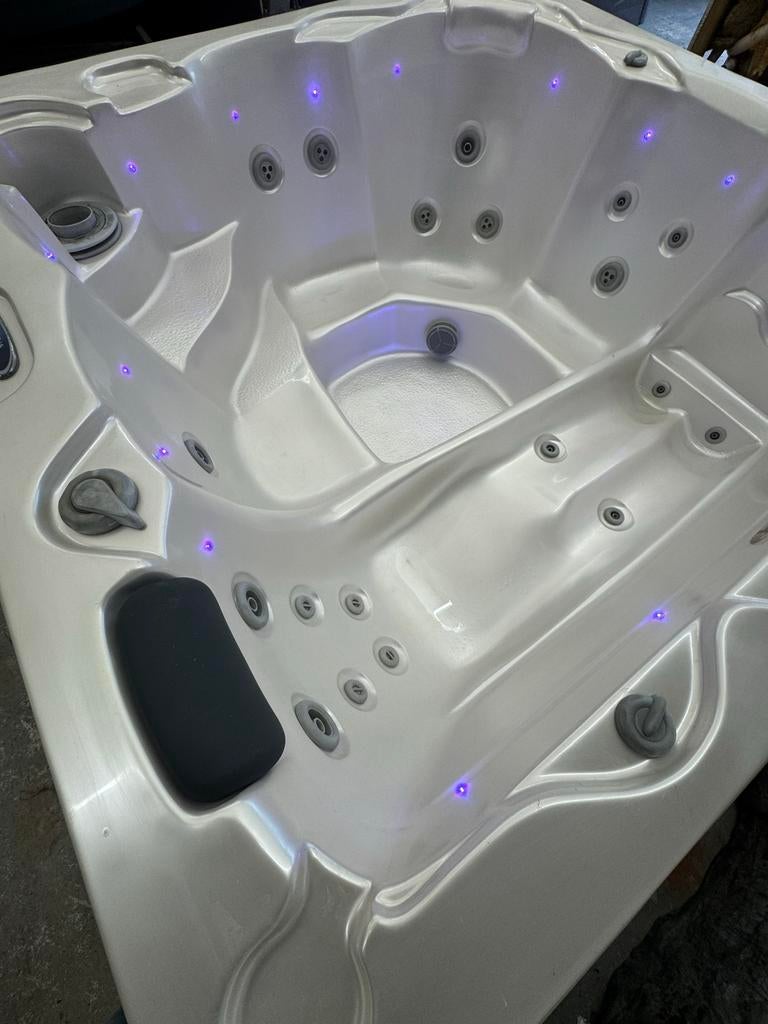 🌴Balboa Jacuzzi 5 Persoons 1 Ligplaats🌴, Ophalen of Verzenden, Gebruikt, Trap, Vast