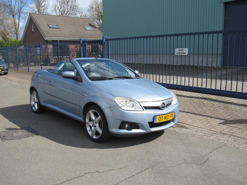Opel Tigra TwinTop 1.4-16V Cosmo (bj 2005), Voorwielaandrijving, Gebruikt, 4 cilinders, Cabriolet