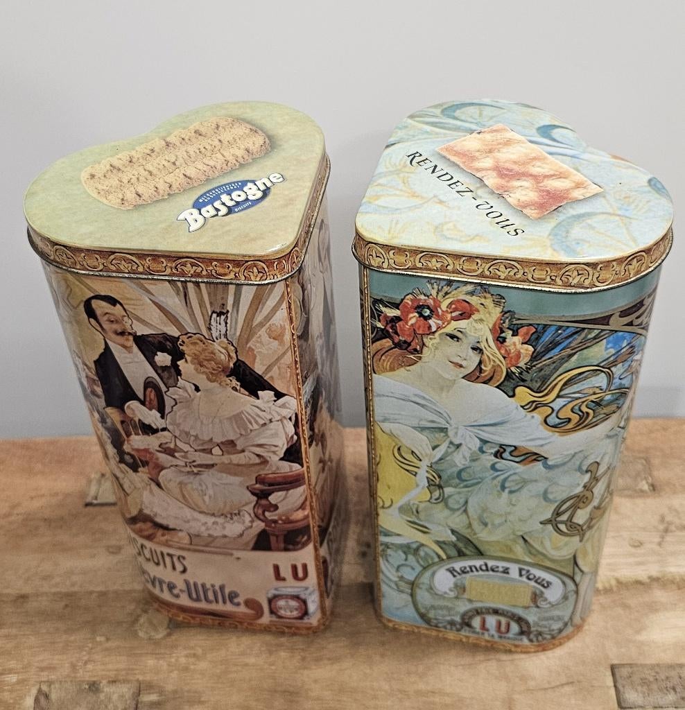 2 LEUKE OUDE VINTAGE "LU" KOEKBLIKKEN, Verzamelen, Ophalen of Verzenden, Gebruikt, Koek(jes), Overige merken