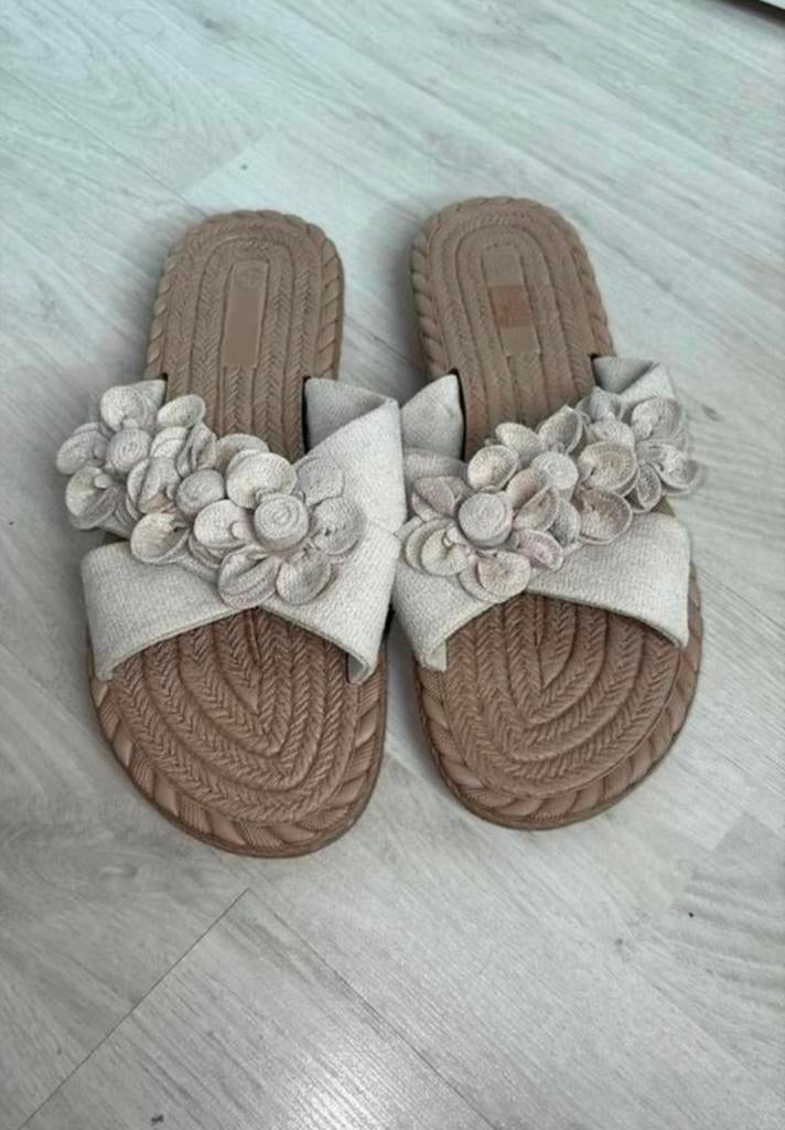 Slippers met bloemen maat 40, Ophalen of Verzenden, Zo goed als nieuw