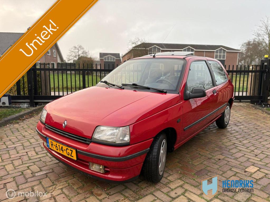 Renault Clio 1.4 RN UNIEK EXEMPLAAR! GEEN 2DE VAN!, Auto's, Renault, Voorwielaandrijving, Gebruikt, 4 cilinders, Bedrijf