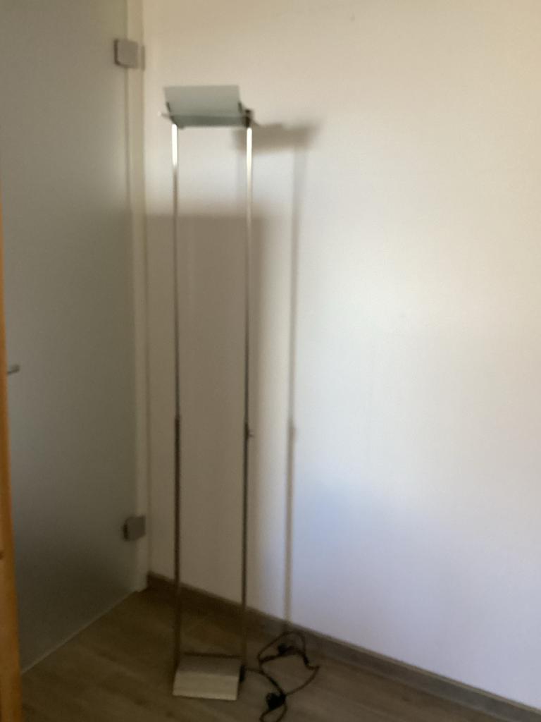 Metalen vloerlamp met glazen kap.Voor 30.00 is hij voor jouw, Ophalen of Verzenden, Gebruikt, Metaal, 150 tot 200 cm