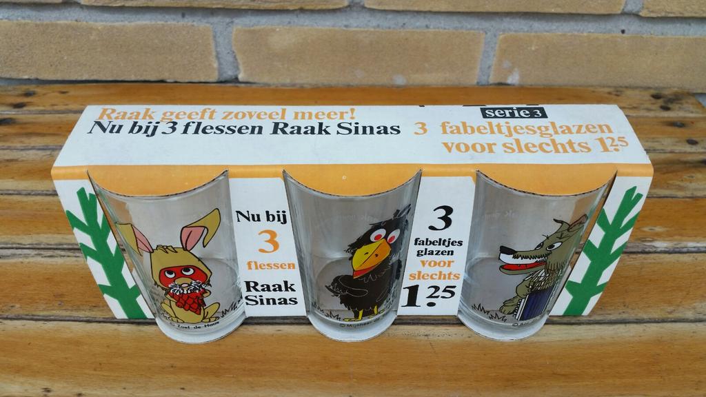 Set van drie fabeltjeskrant glazen in verpakking serie 3, Verzamelen, Ophalen of Verzenden, Nieuw, Frisdrankglas