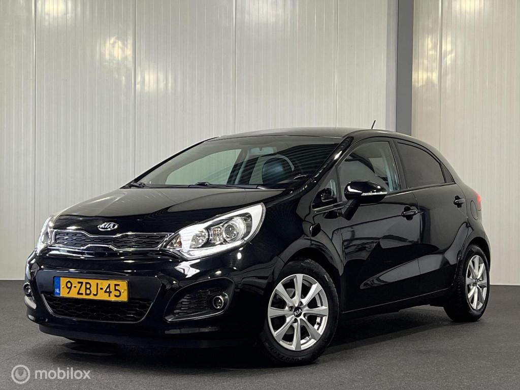 Kia Rio 1.2 CVVT World Cup Ed. [ NAP leder trekh cruise ], 40 €/maand, Zwart, 4 cilinders, Zwart