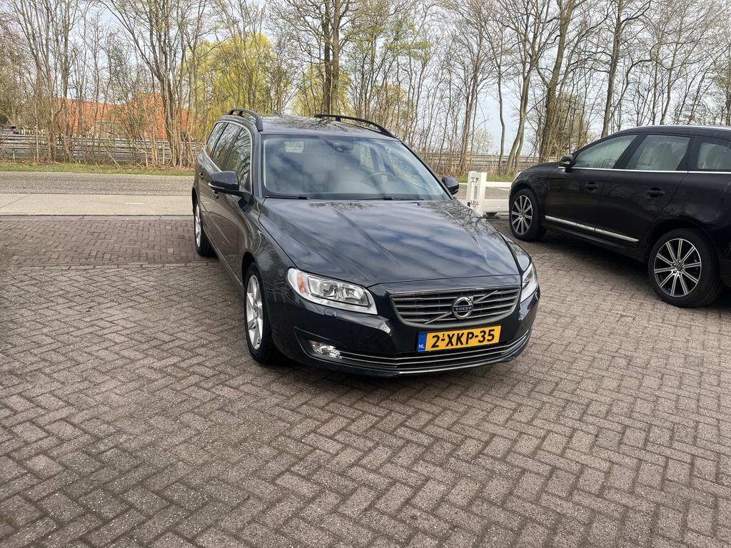 Volvo V70 1.6 T4 Momentum AUTOMAAT TREKHAAK STANDKACHEL, Euro 5, Zwart, 4 cilinders, Lichtsensor