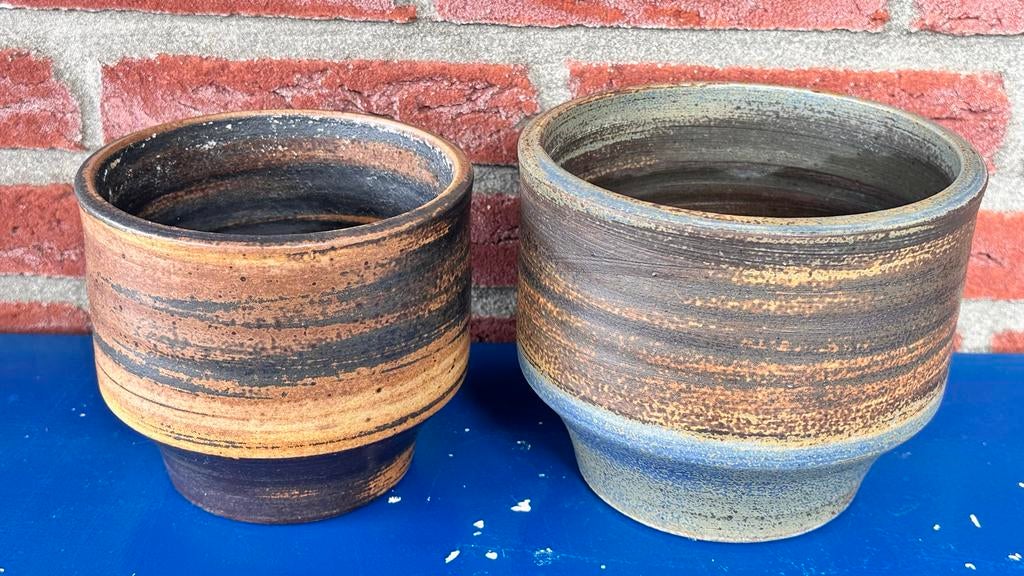 Set van 2 vintage Mobach aardewerk bloempotten, 25 tot 40 cm, Gebruikt, Rond, Binnen