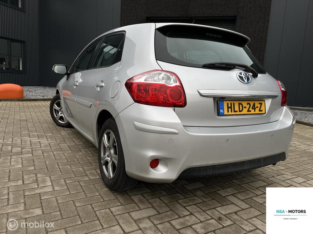 Toyota Auris 1.8 Full Hybrid Executive, Euro 5, Gebruikt, 4 cilinders, Bedrijf
