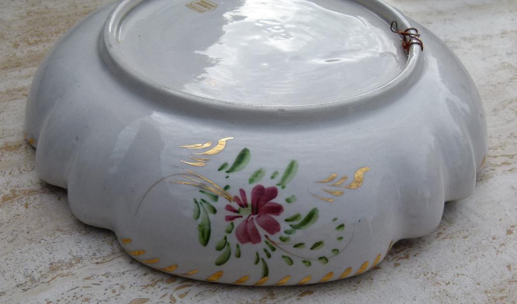 H. Bequet Quaregnon Fruit Schaal met Aparte Gouden Grepen, Ophalen of Verzenden